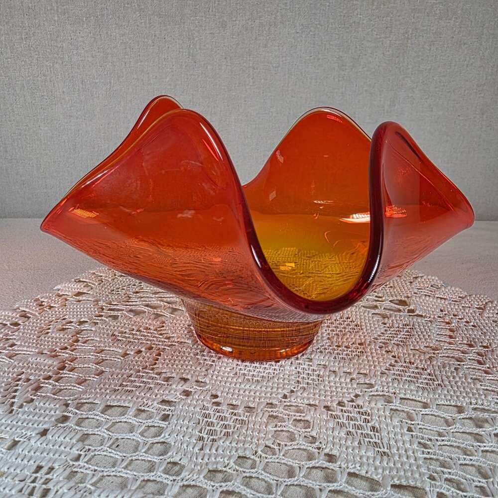 Vintage Mid Century Handkerchief Blown Art Glass Bowl Decorative Display